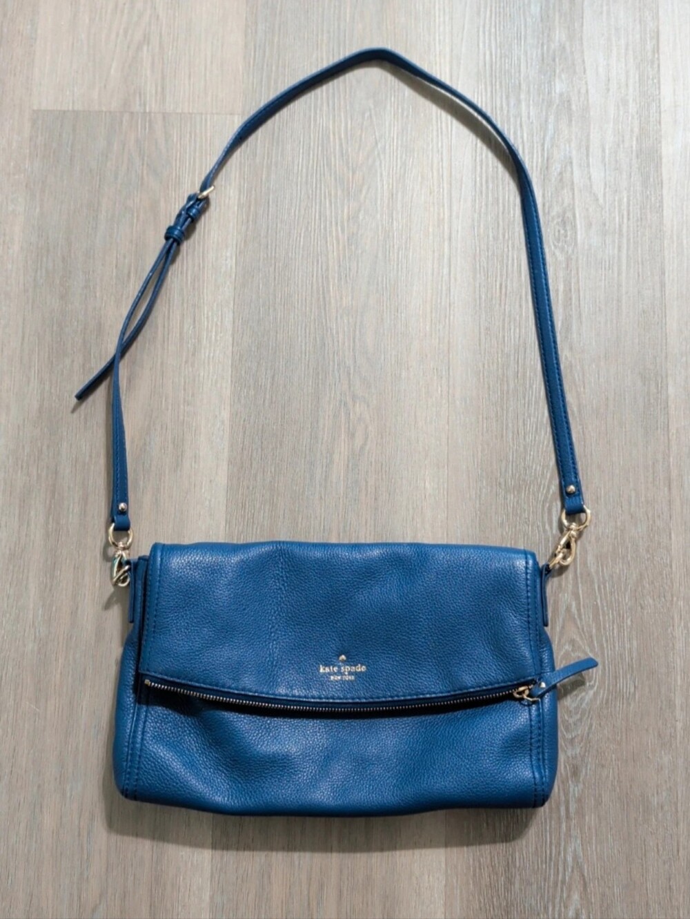 Kate Spade blue pebbled leather crossbody with gold hardware  - Preloved